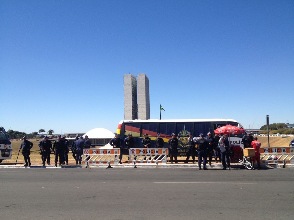 Policiamento reforçado em frente ao Congresso Nacional (Foto: Bianca Marinho/G1 )