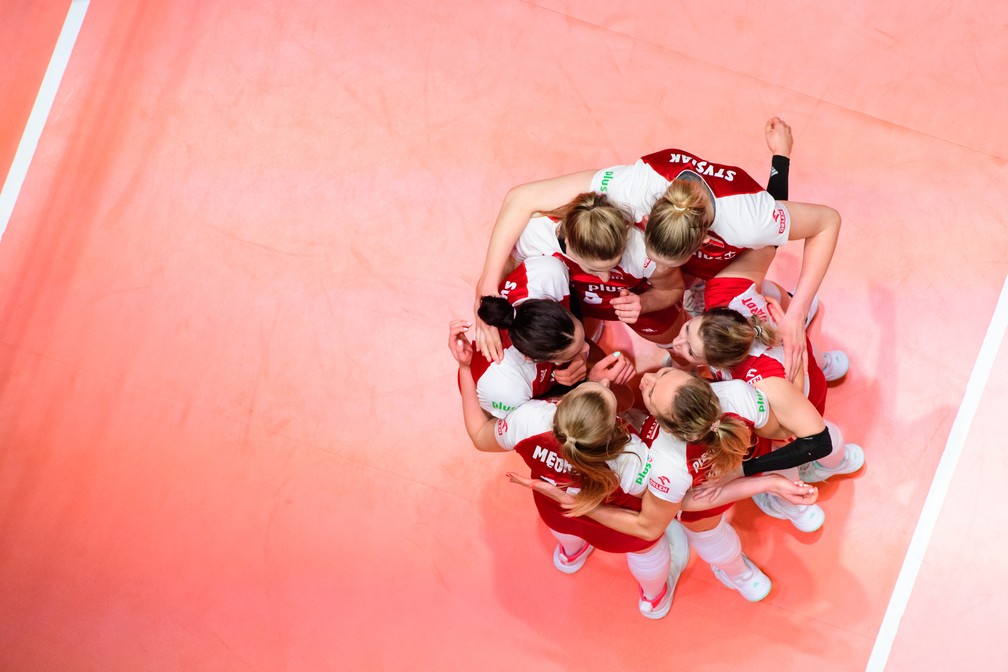 Polonesas festejam ponto em vitória contra o Brasil — Foto: Divulgação/FIVB