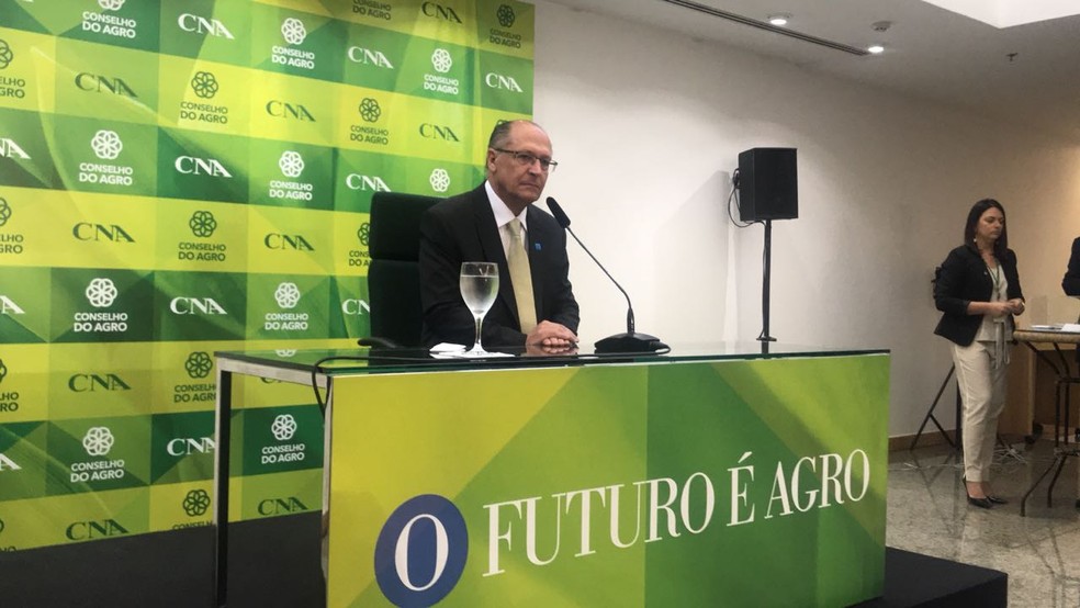 Alckmin quer ampliar prazo para proibir que terra invadida seja usada para reforma agrária
