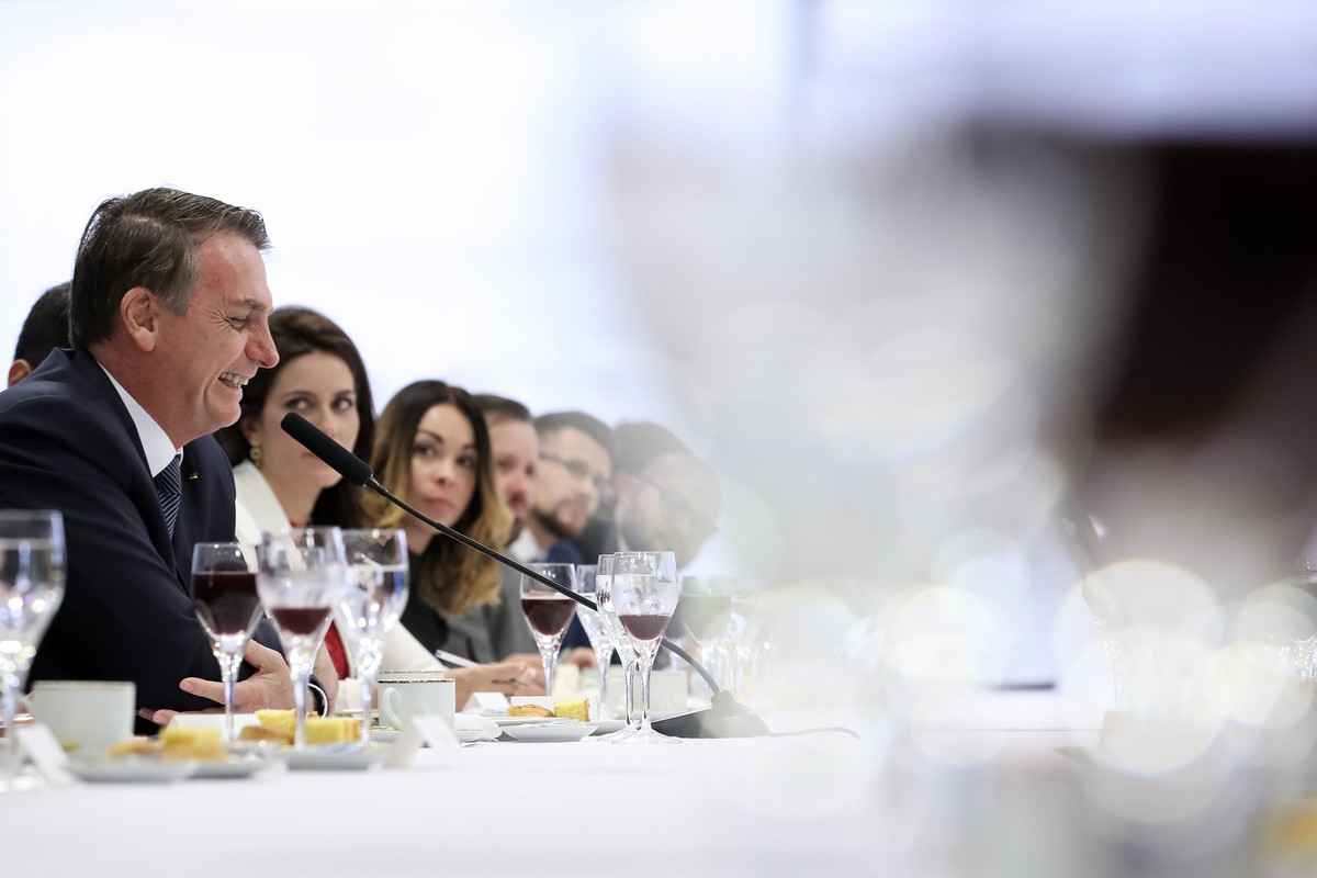 Bolsonaro diz que não segue recomendação do GSI e usa celular sem proteção: 'Nada a esconder'