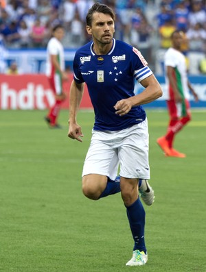 Paulo André conta que ficou surpreso com braçadeira de capitão no 1º jogo