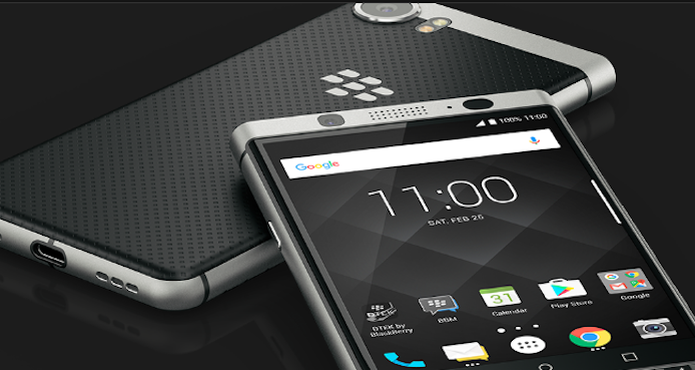 BlackBerry KEYone pesa 180 gramas e tem 14 cm por 7,2.cm e menos de 1 cm de espessura (Foto: Divulgação/BlackBerry)