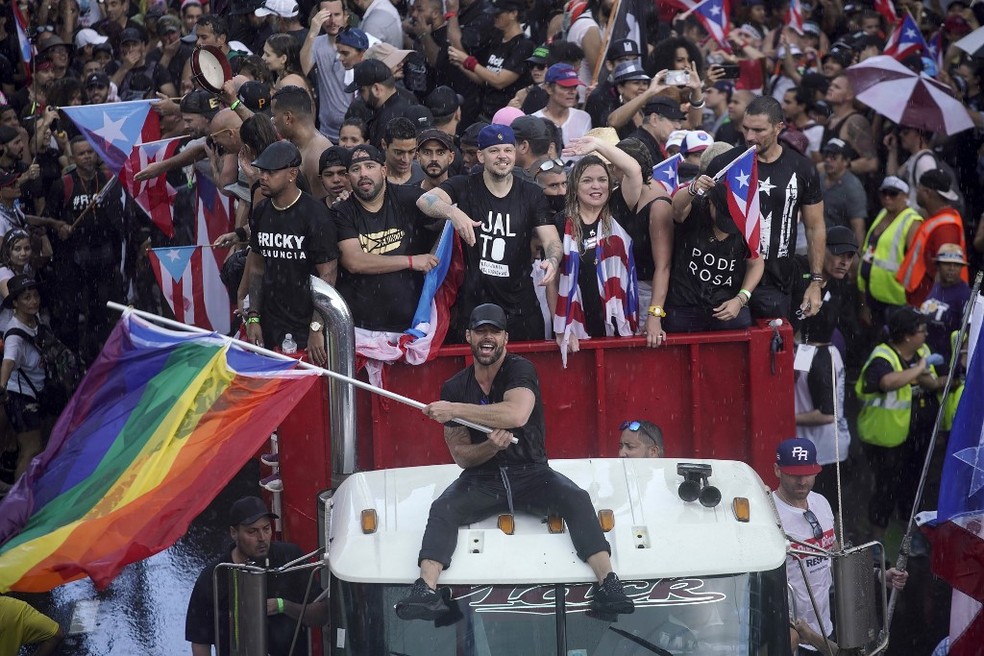 Ricky Martin durante manifestaÃ§Ã£o em Porto Rico â€” Foto: Eric Rojas/AFP