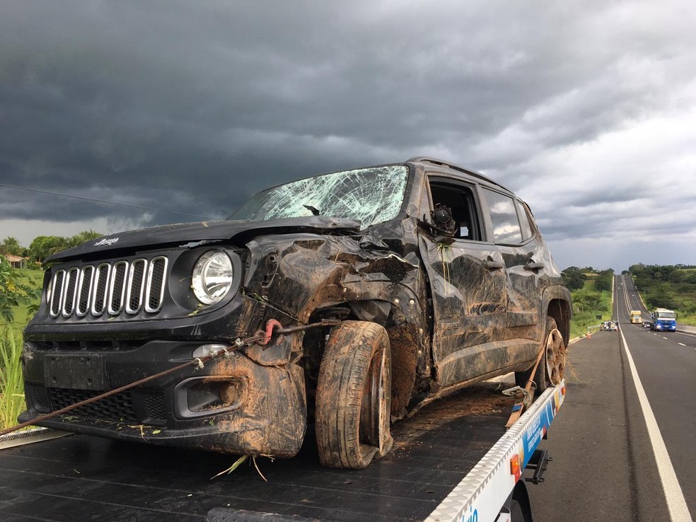 Carros aquaplanaram na Rodovia Assis Chateaubriand — Foto: Wellington Roberto/G1