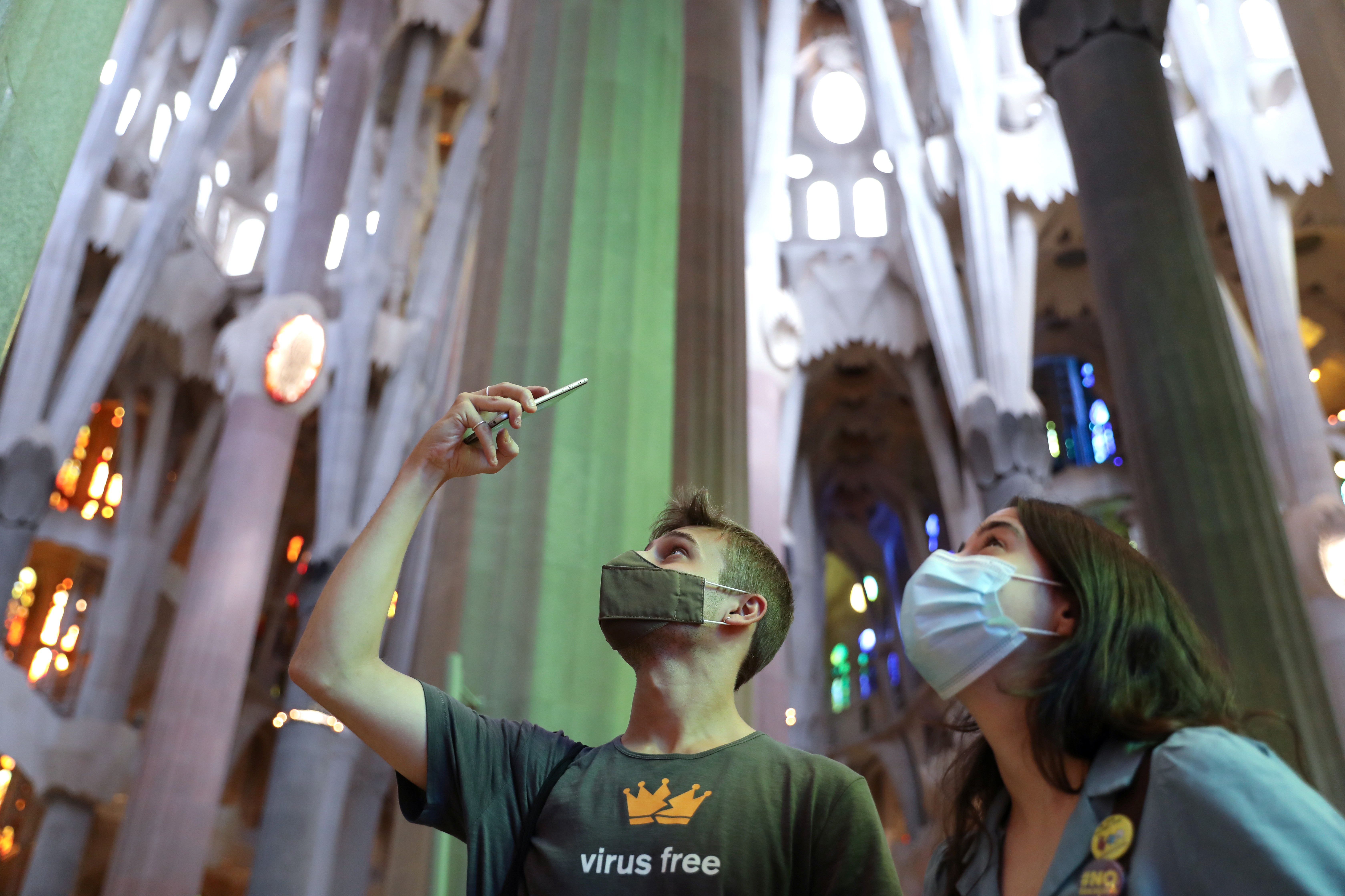 Sagrada Família, em Barcelona, reabre para visita de profissionais da saúde thumbnail