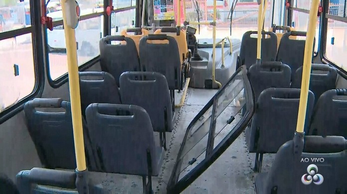 Assaltantes invadem &ocirc;nibus e uma pessoa &eacute; esfaqueada em Manaus | Amazonas |  G1