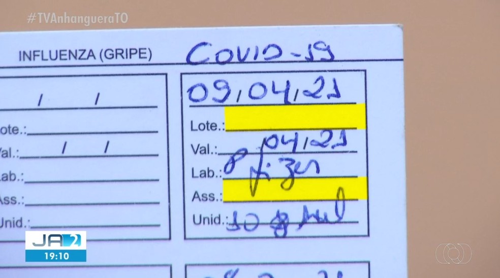 Novo cartão não tem indicação do lote ou assinatura do responsável pela suposta dose — Foto: Reprodução/TV Anhanguera