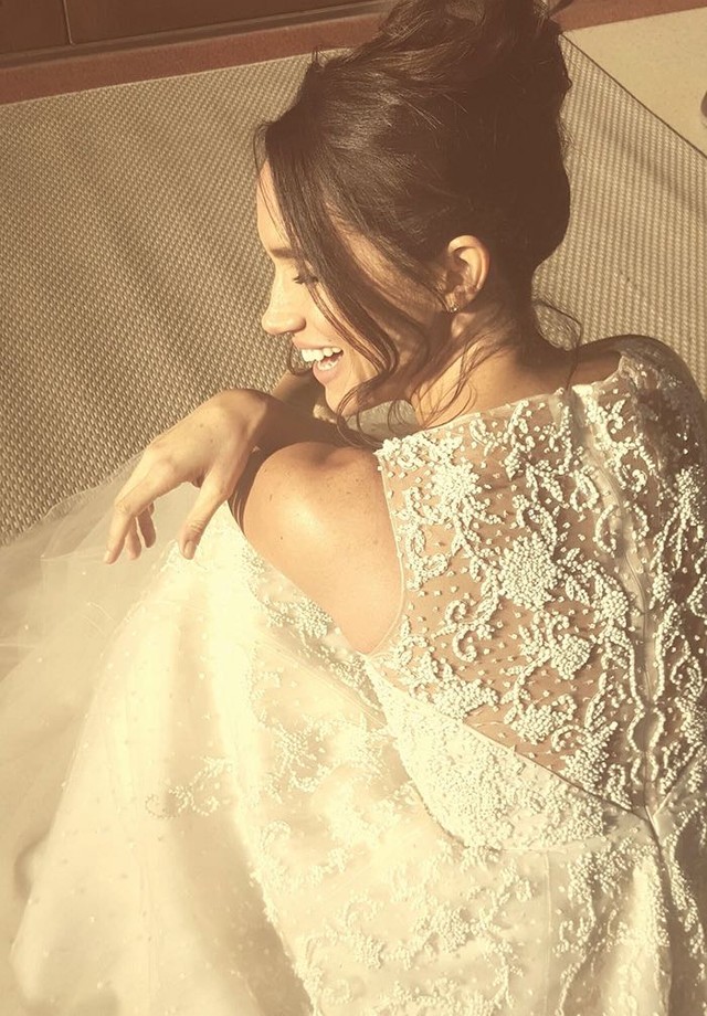 Meghan Markle com o look bridal de Rachel, sua personagem na série Suits (Foto: Divulgação)