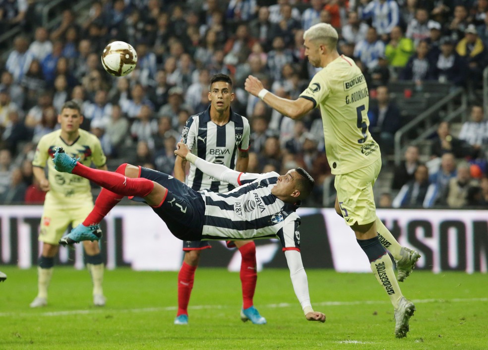 Funes Mori fez um golaço de bicicleta na vitória do Monterrey sobre o América do México — Foto: Reuters