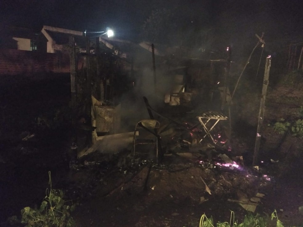 Corpo de Bombeiros foram acionados e controlaram as chamas — Foto: Ascom/Bombeiros