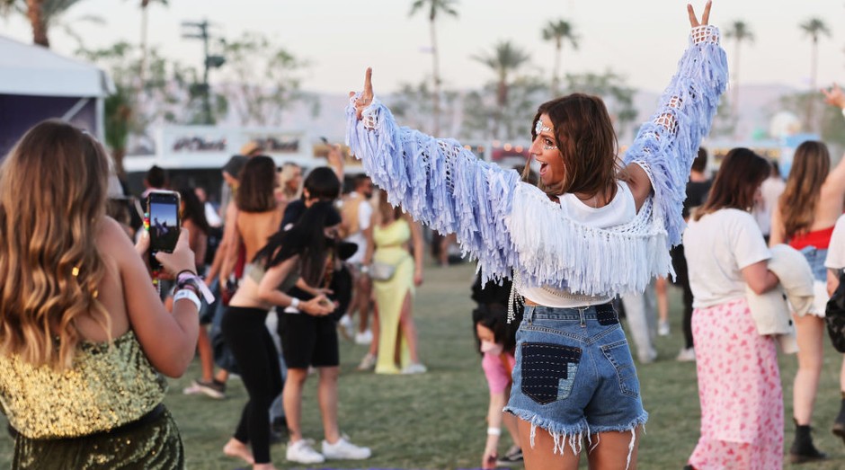 Público do Coachella usou estilo boho, atualização da moda hippie, com jeans e franjas, entre outros   (Foto: Amy Sussman/Getty Images for Coachella)