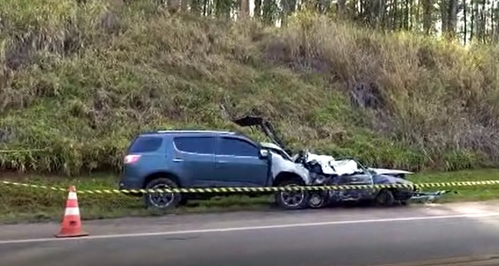 Acidente entre carros deixa mortos na SP-344 próximo a São João da Boa Vista — Foto: Carioca/Notícias Policiais