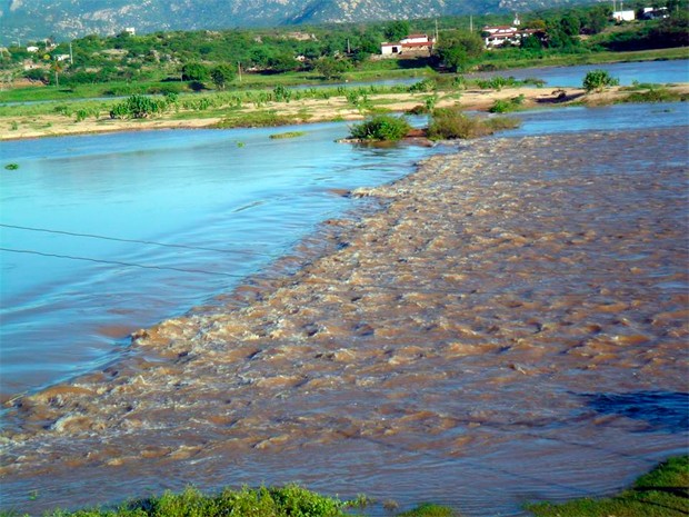 Segundo a Caern, rio Piranhas-Açu tem metade do volume d&#39;água registrado para o período (Foto: Padre Erivan Primo)