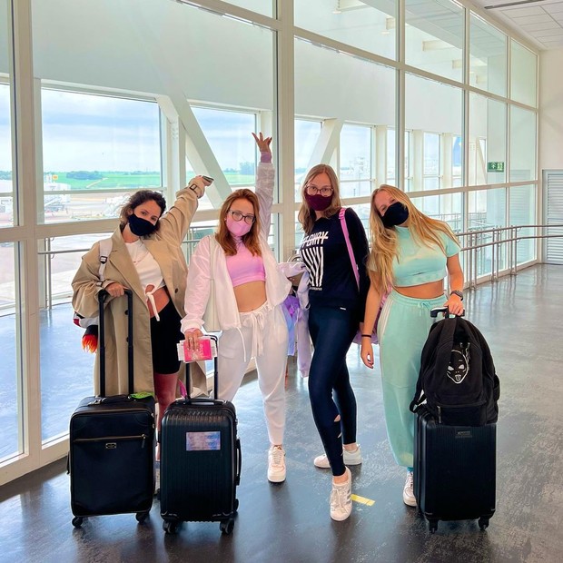 Amanda de Godoi, Larissa Manoela, Bruna Tatar e Bruna Orestes escolheram Orlando (EUA) como destino (Foto: Reprodução/Instagram)