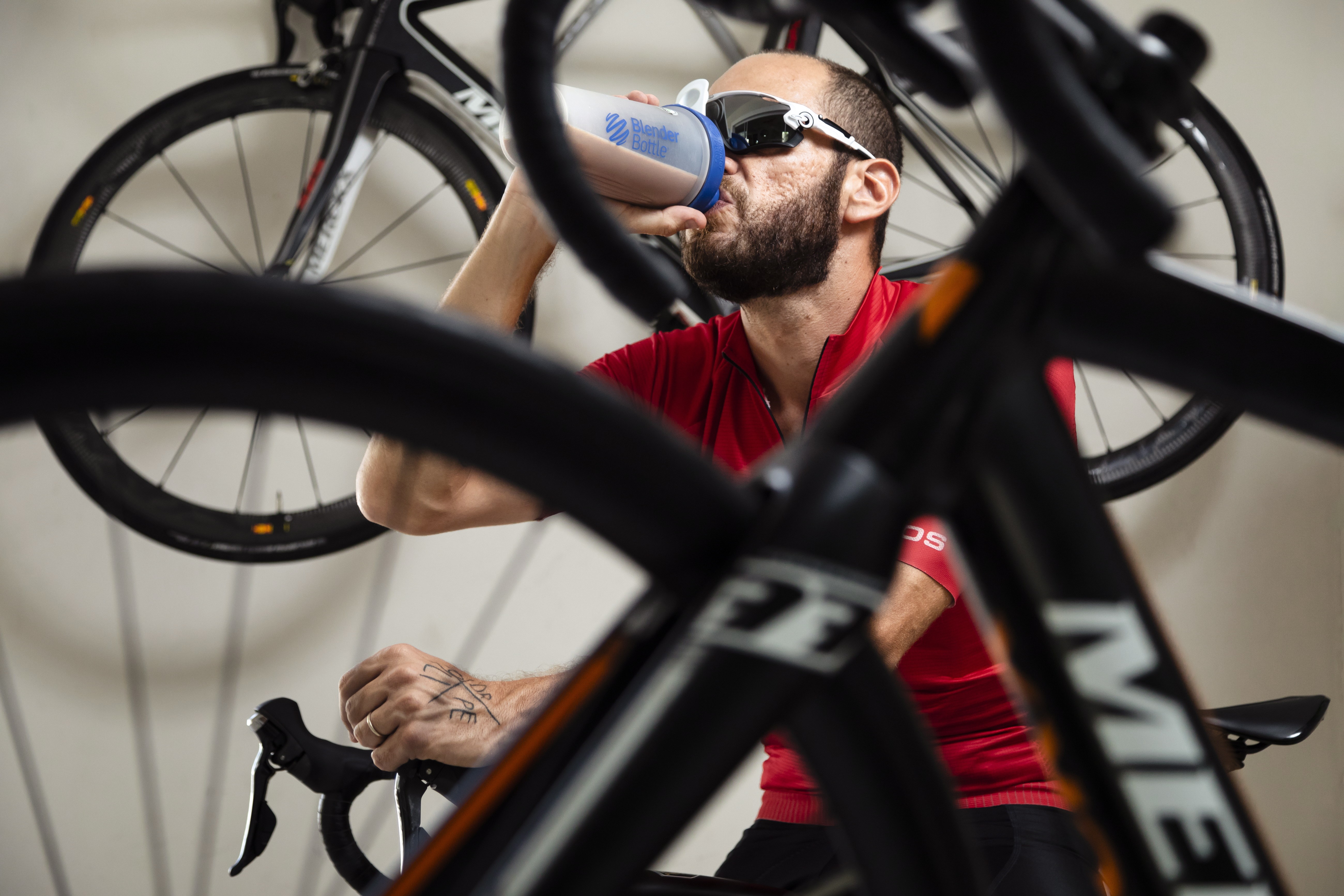 O ciclista Daniel Kullock usa suplementos e sente a diferença na recuperação
