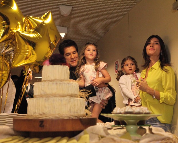 Festa do príncipe! Ao lado da família, Daniel curte surpresa com família (Foto: Isabella Pinheiro / TV Globo)