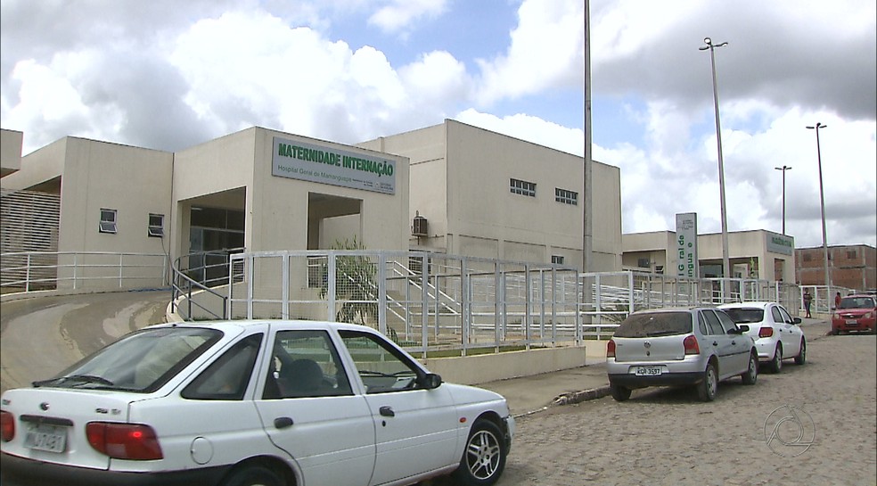Adolescente que fez o próprio parto e recém nascida foram levadas para Hospital Geral de Mamanguape — Foto: Reprodução / TV Cabo Branco