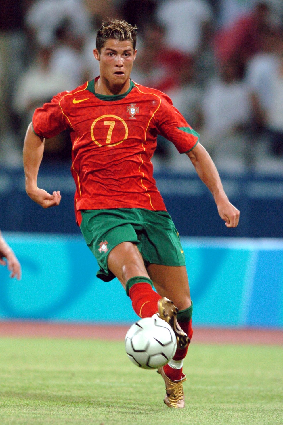 Cristiano Ronaldo na Olimpíada de Atenas 2004 — Foto: Tony Marshall/EMPICS via Getty Images