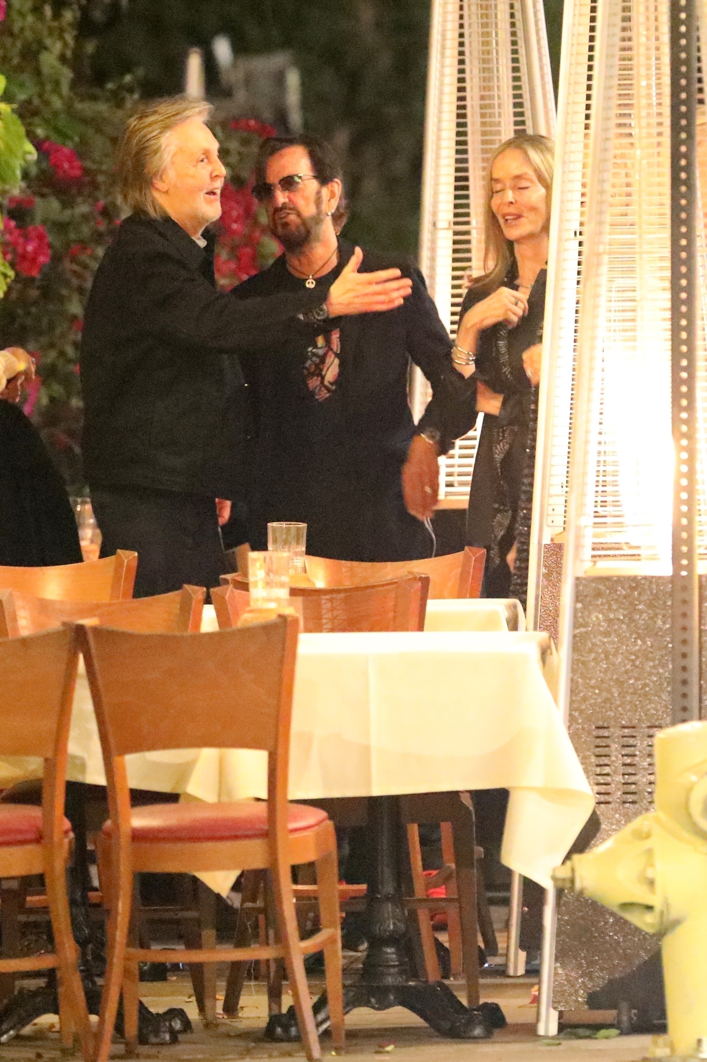 Paul McCartney e Ringo Starr jantaram juntos em Los Angeles (Foto: The Grosby Group)
