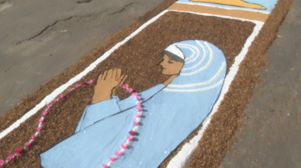 Tapetes de Corpus Christi em Cachoeiro de Itapemirim — Foto: Reprodução/TV Gazeta