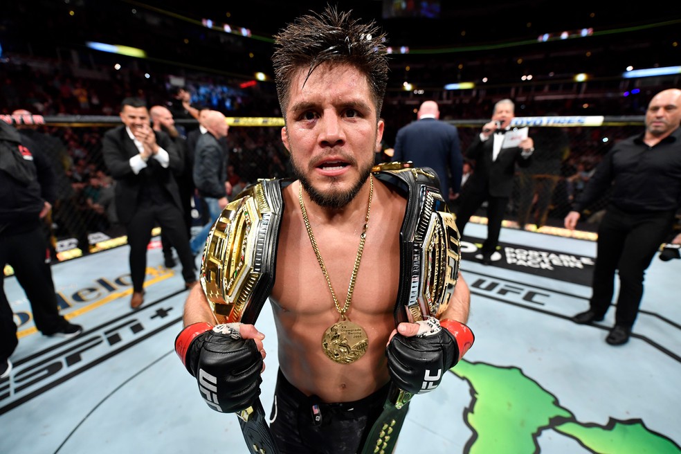 Henry Cejudo admite voltar ao UFC para buscar terceiro cinturão — Foto: Getty Images