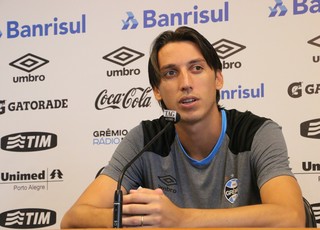 Zaga gremista admite desatenção e promete corrigir falhas na bola aérea