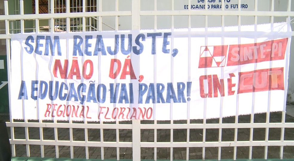 Professores da rede estadual de ensino paralisaram as atividades em Floriano — Foto: Reprodução / TV Clube