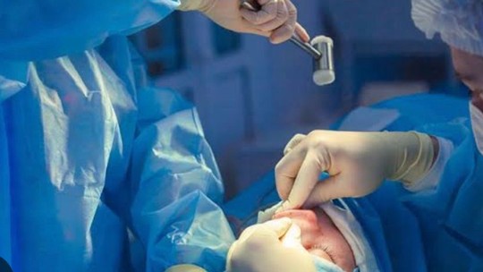 Cirurgião plástico é condenado por deixar nariz torto de  paciente 