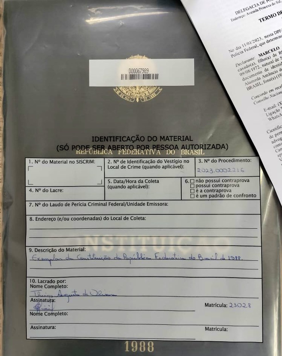 Réplica da Constituição de 1988 levada do STF durante ataques em Brasília é recuperada no Sul de MG — Foto: Reprodução/Twitter Flávio Dino