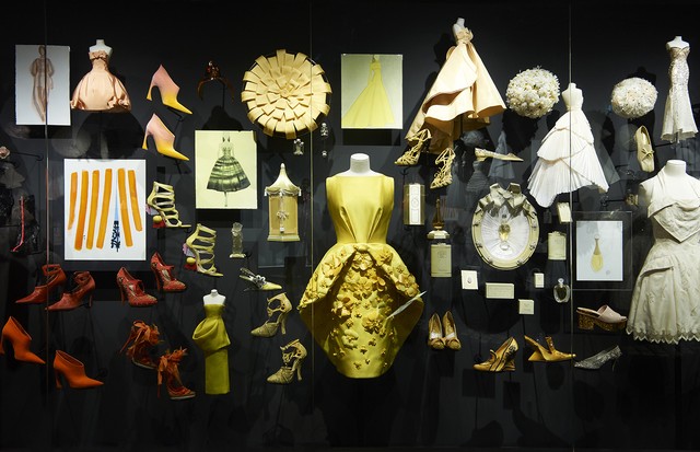 The Dior "Colouramas" in Christian Dior: Designer of Dreams, Musée des Arts Décoratifs, Paris (Foto: ADRIEN DIRAND)