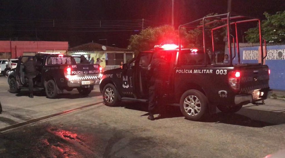 Bope negociou com assaltante que manteve mulher refÃ©m dentro da prÃ³pria casa em Parnamirim â€” Foto: Kleber Teixeira/Inter TV Cabugi