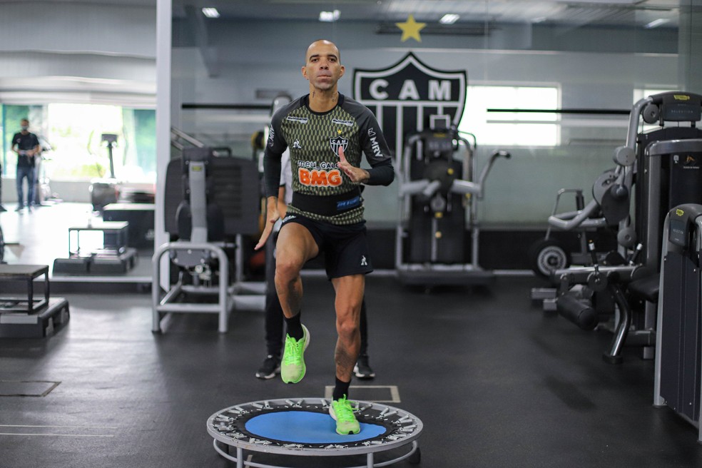 Diego Tardelli passou mais tempo na fisioterapia do que no campo nesta terceira passagem pelo Galo — Foto: Pedro Souza/Atlético-MG
