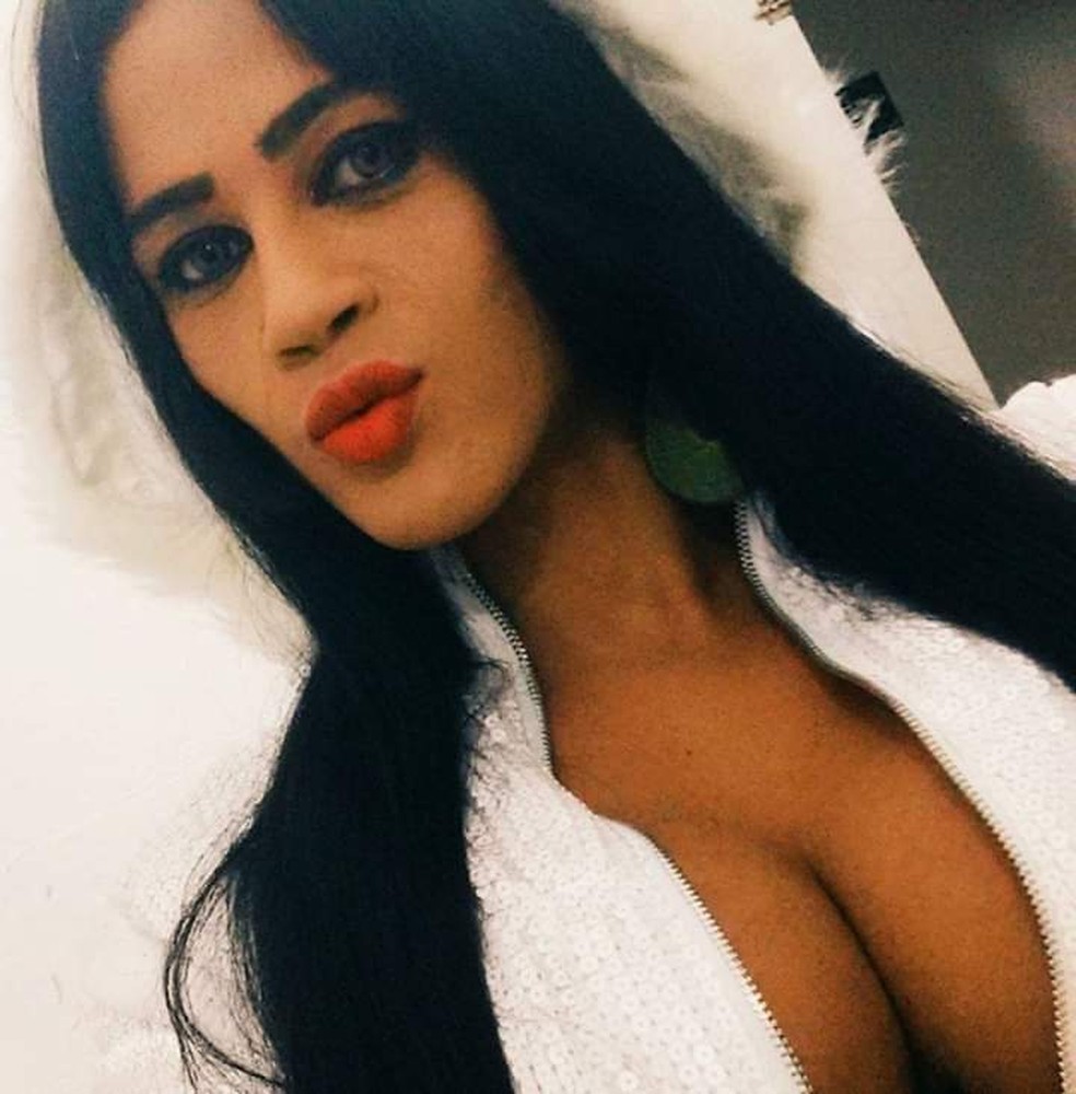 Carolline Dias, de 27 anos, que foi morta com um tiro nas costas, na madrugada de sábado (7)  — Foto: Arquivo pessoal 