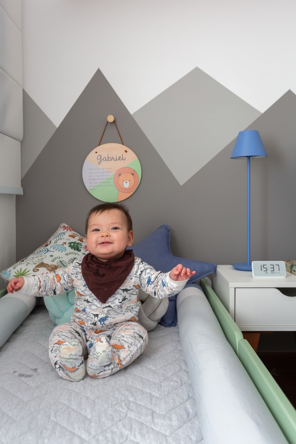 Décor do dia: quarto de bebê com cabeceira pintada e base neutra (Foto:  Estúdio São Paulo)