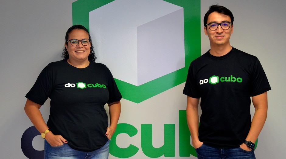 Thais Cancian e Ronnie Sang Jr., da AoCubo: mais de nove mil corretores e 80 mil unidades à venda no aplicativo (Foto: AoCubo/Divulgação)