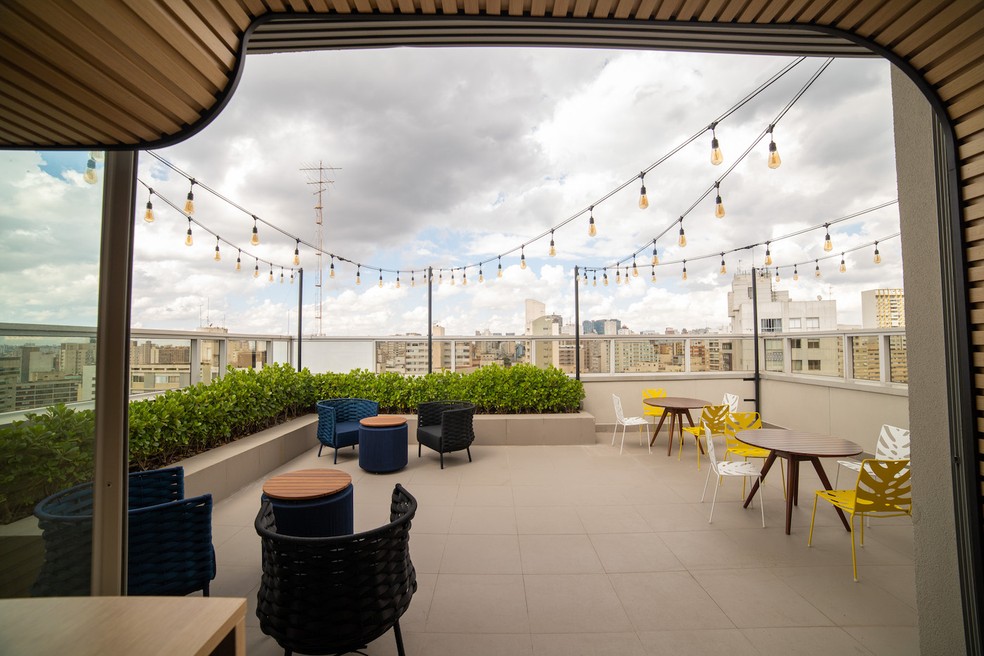 O terraço externo da cobertura tem uma vista panorâmica do centro de São Paulo — Foto: Team Liquid / Divulgação