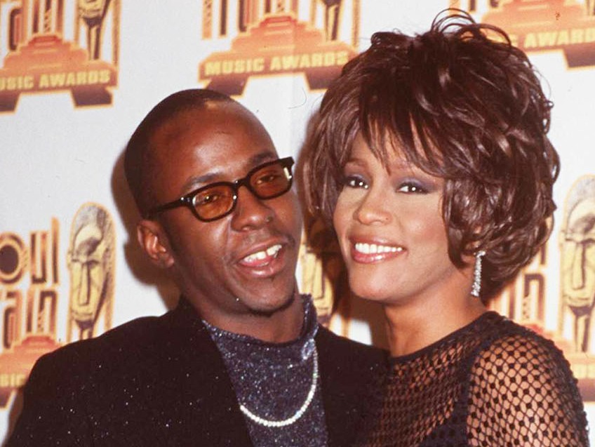 O casamento de Bobby Brown com Whitney Houston, de 1992 a 2006, foi marcado por diversas tragédias na vida a dois: uso abusivo de drogas por parte de ambos, acusações de infidelidade, violência doméstica e passagens pela cadeia. (Foto: Getty Images)