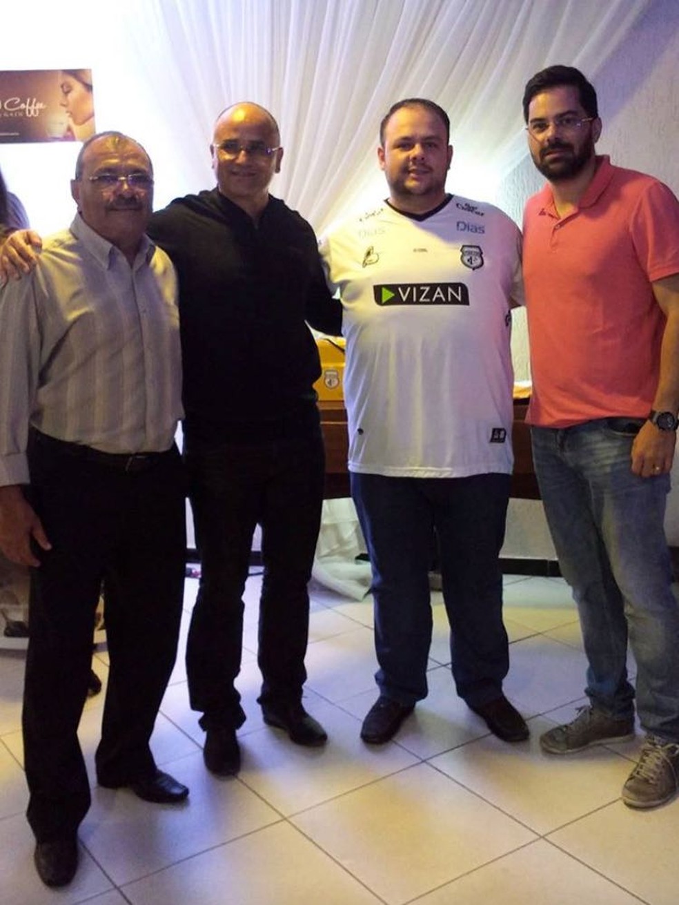 Apresentação do elenco do Treze contou com a presença de membros da diretoria, com o técnico Oliveira Canindé e torcedores neste sábado (Foto: Divulgação / Treze)