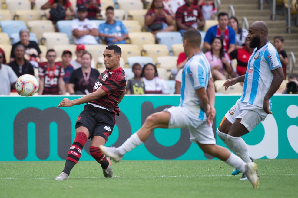 Matheuzinho em ação pelo Flamengo — Foto: Alexandre Vidal / Flamengo