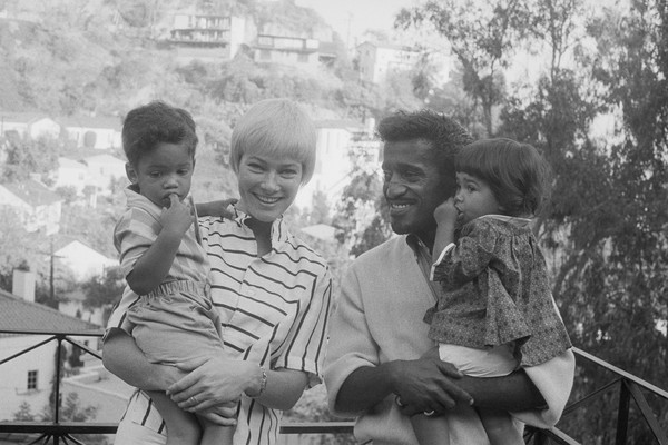 Tracey Davis foi fruto do casamento do músico e ator Sammy Davis Jr. (1925-1990) com a atriz sueca May Britt Ringquist (Foto: Getty Images)