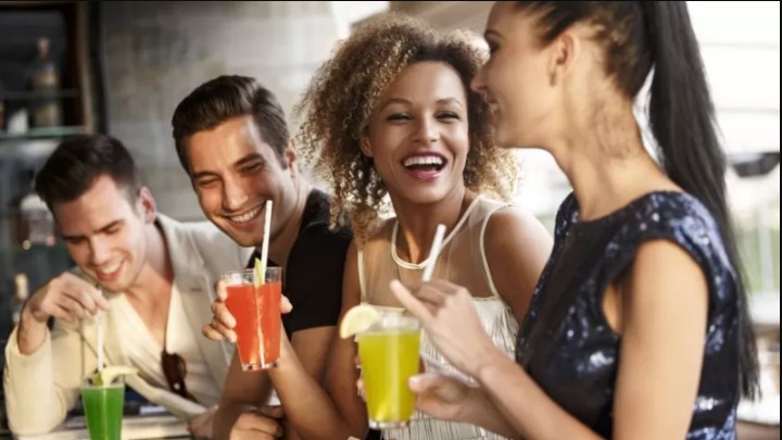 Bebidas alcóolicas promoveram laços sociais, argumenta Edward Slingerland (Foto: Getty Images via BBC)