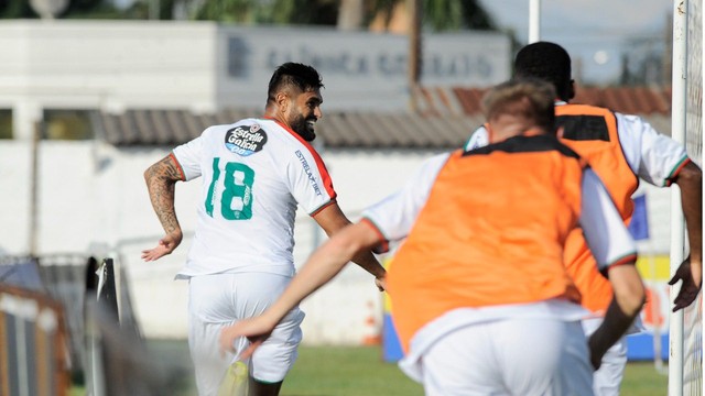 Luan comemora gol da Portuguesa sobre o Rio Claro, pela Série A2