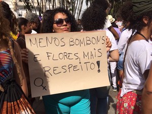 Tatiana de Oliveira em marcha no Dia da Mulher em Salvador, Bahia (Foto: Henrique Mendes/ G1)