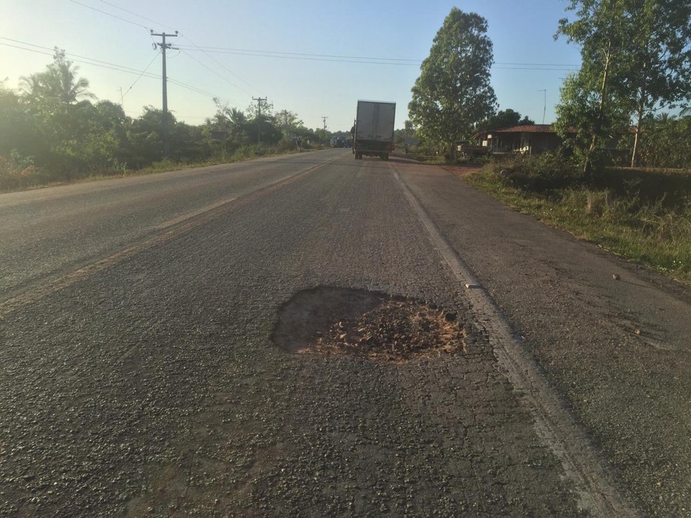 Três pessoas mortas e seis feridas após caminhonete capotar na BR-402. — Foto: Divulgação/Redes Sociais.