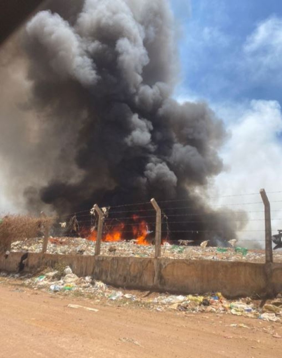 Incêndio em lixão no Crato, no Ceará. — Foto: Reprodução