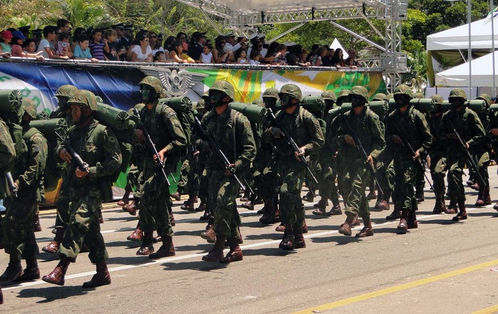 Soldados do Exército durante desfile em Natal (Foto: Ricardo Araújo/G1)
