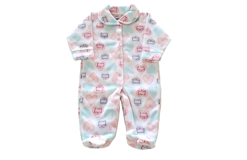 O conjunto pijama é confortável para o bebê recém-nascido (Foto: Reprodução/Amazon)