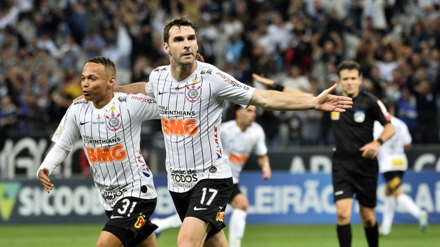 Boselli comemora um de seus dois gols pelo Corinthians