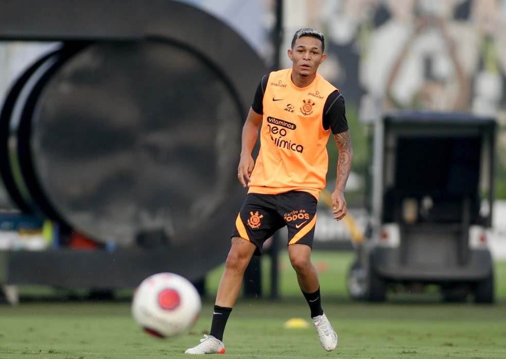 Adson no treino do Corinthians nesta terça-feira — Foto: Rodrigo Coca/Ag. Corinthians