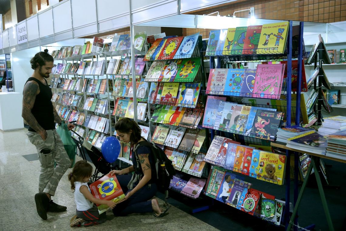 Crise econômica, que levou algumas redes de livrarias a entrar em recuperação judicial  (Foto: Wilson Dias/Agência Brasil)